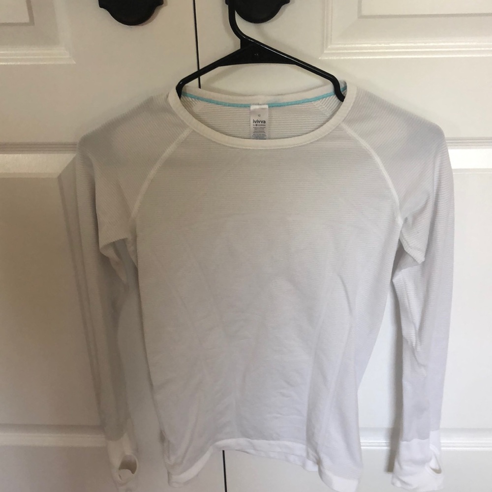 ivivva by lululemon white tee-shirt